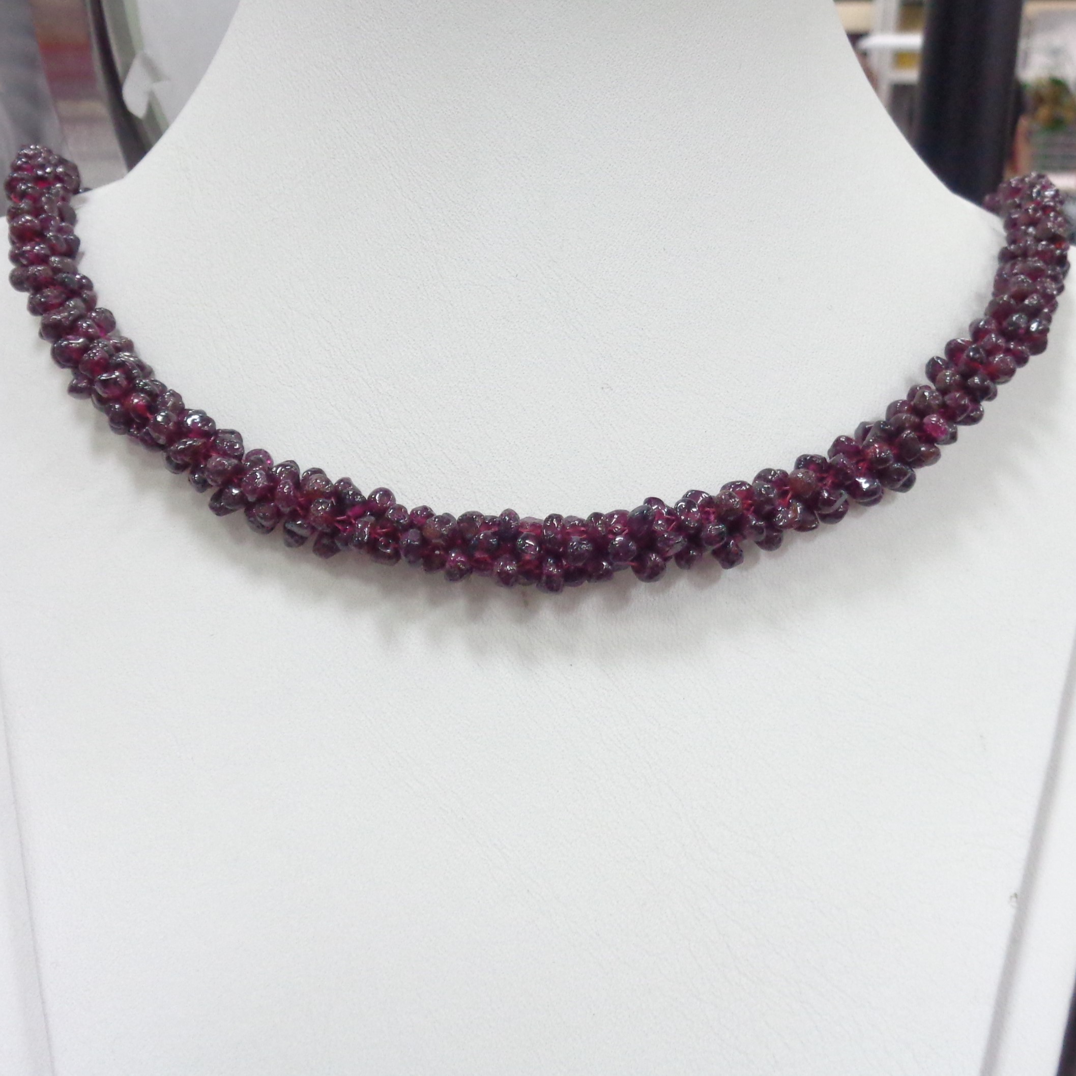 Бусы из граната